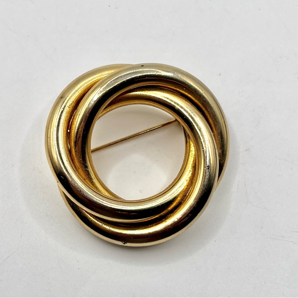 Vintage Gold-Tone Interlocking Circle Brooch Pin – Sculptural Swirl Design